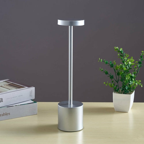 Bordslampa Nordic – Touchstyrd LED i metall