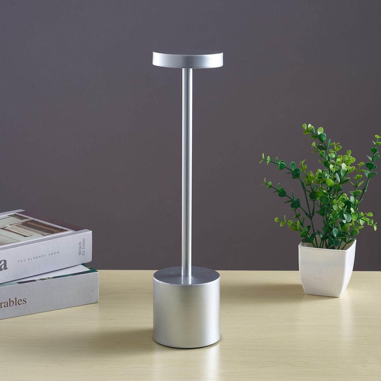 Bordslampa Nordic – Touchstyrd LED i metall