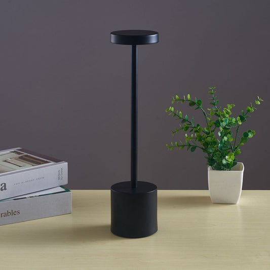 Bordslampa Nordic – Touchstyrd LED i metall