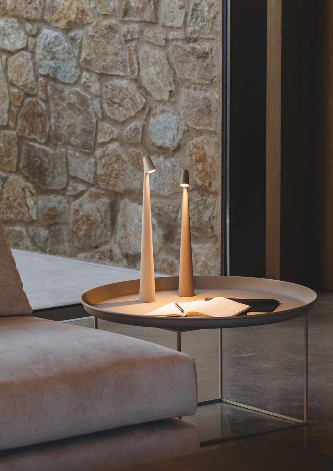 Nordisk Bärbar Bordslampa – Dimbart LED-ljus